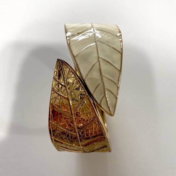 WHITE AND GOLD LEAF BRACKET BANGLE WITH EXPANDER - Picture 1 of 6